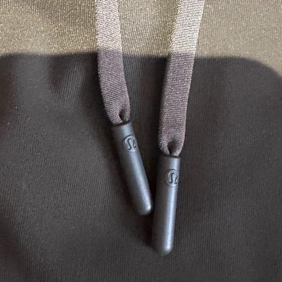 Lululemon Ladies pants. Size 2. Color: Olive Green - Picture 7 of 8